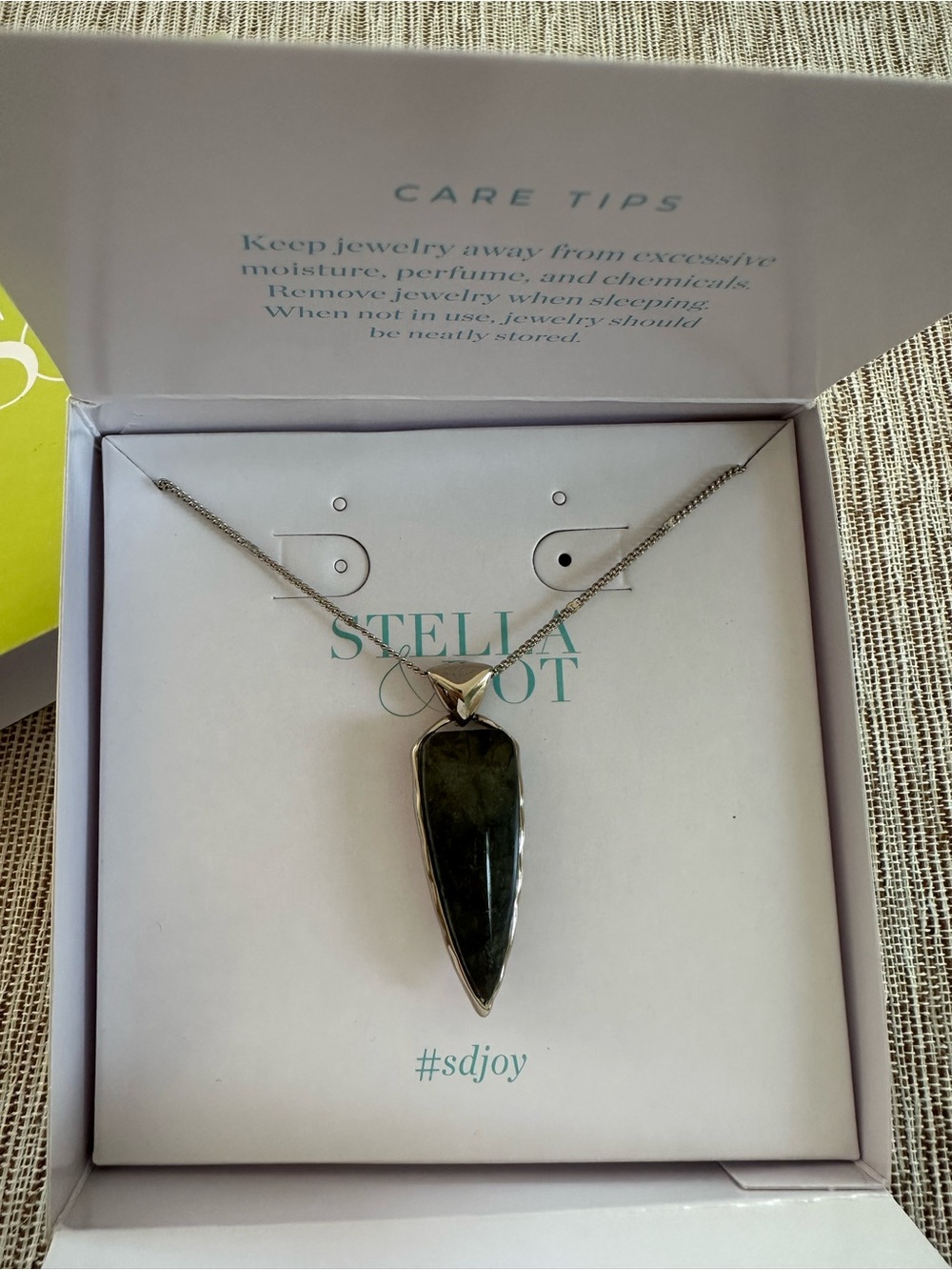 Stella & Dot Deep Olive Teardrop Pendant Necklace